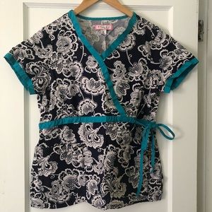 Koi scrub top, navy with white flowers, size M